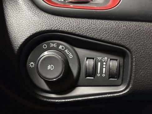 Used 2023 Jeep Renegade Trailhawk AWD/4WD image 19