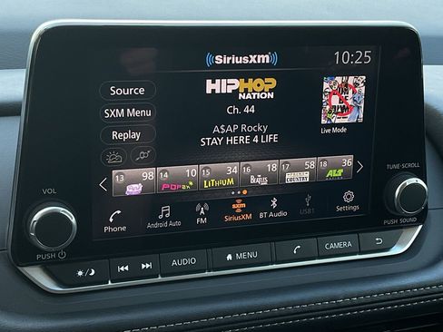 Used 2025 Nissan Rogue SV image 29