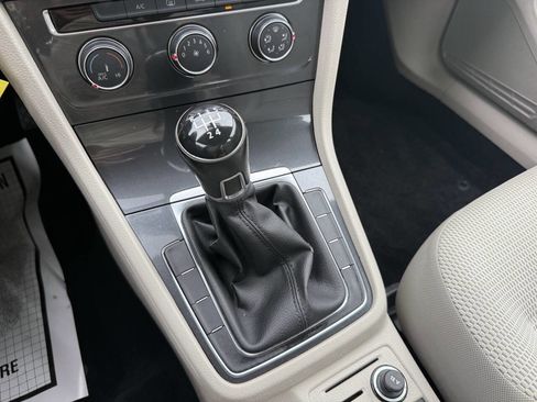 Used 2018 Volkswagen Golf S FWD image 22