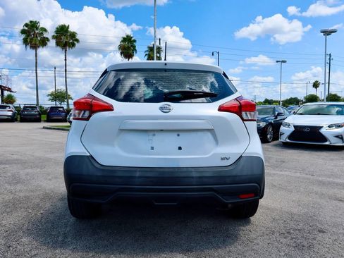 Used 2019 Nissan Kicks SV FWD image 4