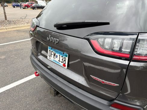 Used 2019 Jeep Cherokee Trailhawk w/ Cold Weather Group AWD/4WD image 7