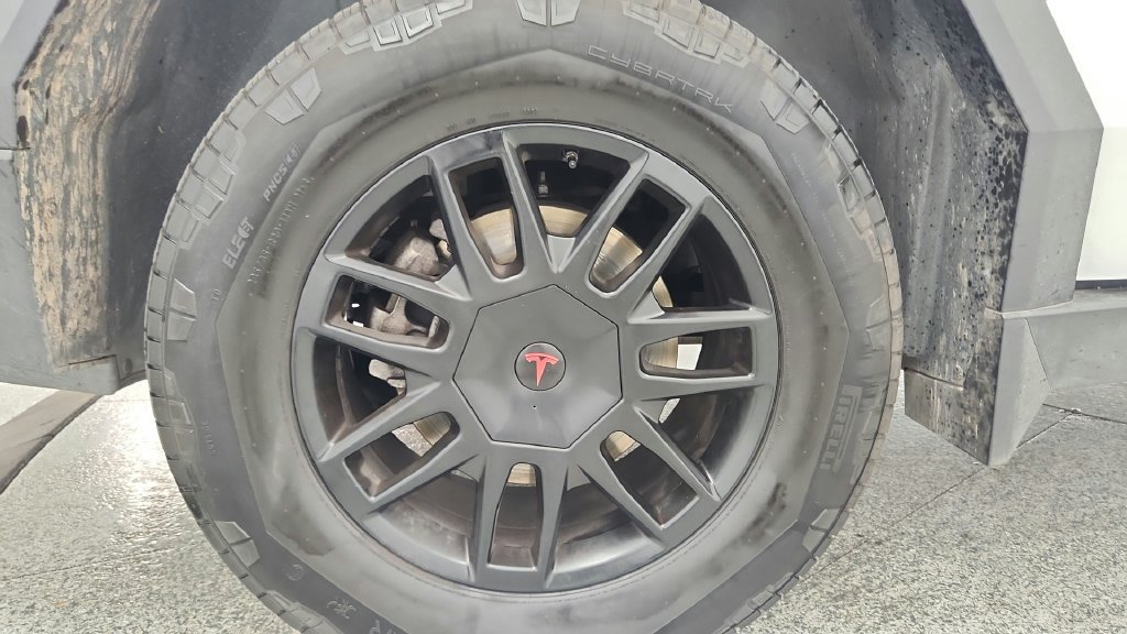 Used 2024 Tesla Cybertruck AWD Crew Cab image 44
