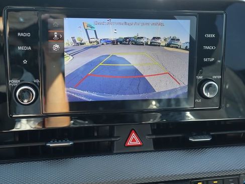 Used 2025 Kia Sportage LX FWD image 8