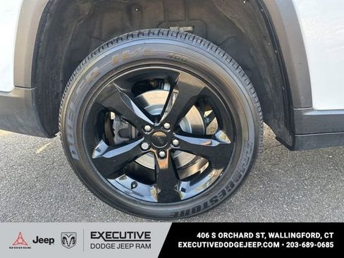 Used 2023 Jeep Grand Cherokee L Laredo AWD/4WD image 16