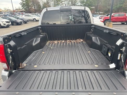 Used 2019 Toyota Tacoma SR image 8