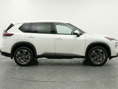 Used 2025 Nissan Rogue SV FWD image 11