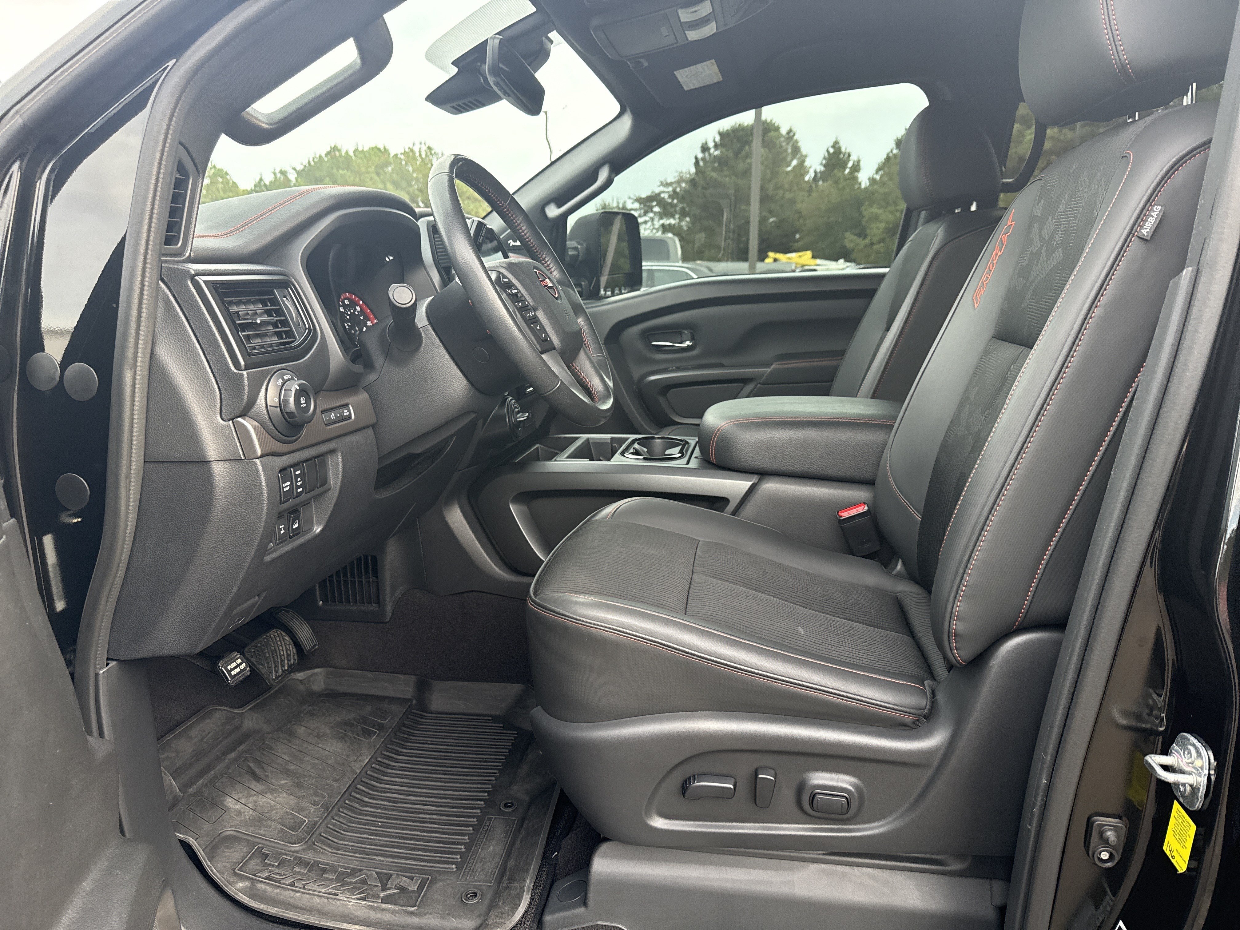 Used 2023 Nissan Titan PRO-4X AWD/4WD image 9