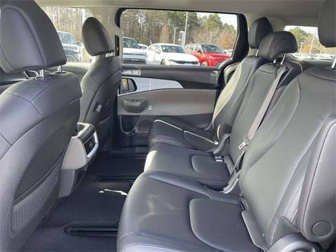 New 2026 Kia Carnival LXS image 25
