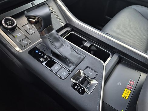 Used 2024 Lexus GX 550 w/ Accessory Package (31) AWD/4WD image 37