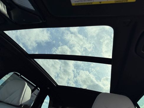 New 2026 BMW X5 xDrive50e w/ M Sport Package image 32