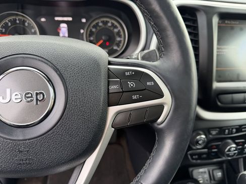 Used 2015 Jeep Cherokee Limited w/ Luxury Group image 19