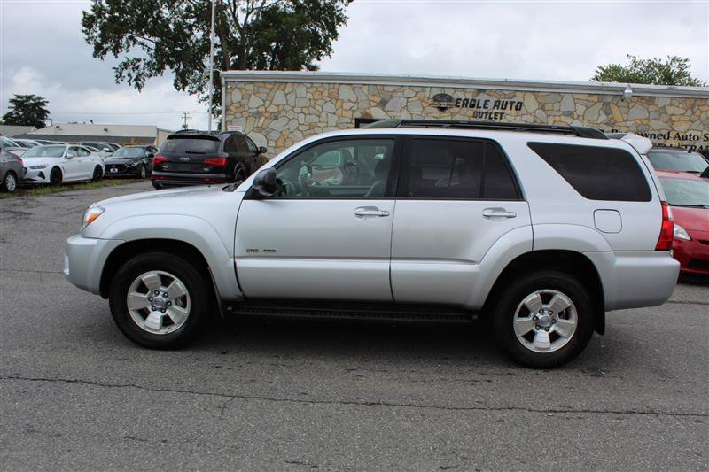 Used 2007 Toyota 4Runner SR5 AWD/4WD image 4