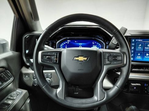 Used 2024 Chevrolet Silverado 2500 LTZ w/ LTZ Convenience Package AWD/4WD image 5