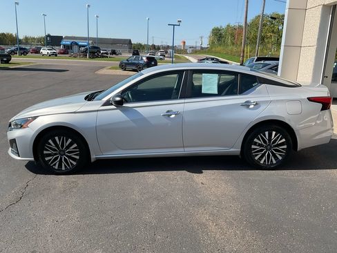 Used 2024 Nissan Altima 2.5 SV AWD/4WD image 8