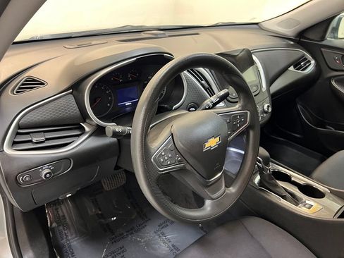 Used 2025 Chevrolet Malibu LT FWD image 17