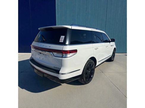 Used 2024 Lincoln Navigator Reserve image 4