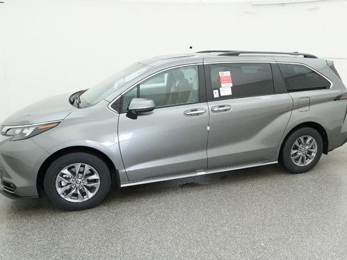 New 2026 Toyota Sienna XLE image 52