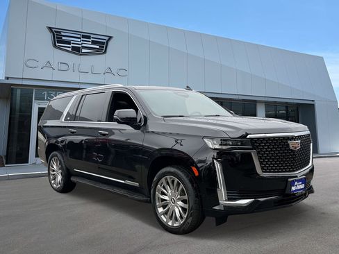Used 2022 Cadillac Escalade ESV Premium Luxury AWD/4WD image 2