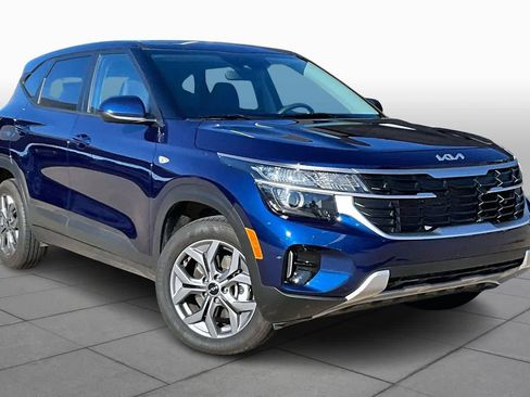 Used 2025 Kia Seltos LX image 2