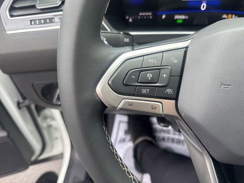 Certified 2024 Volkswagen Tiguan SE image 15