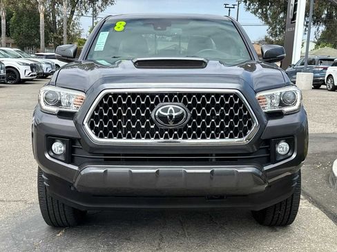 Used 2018 Toyota Tacoma TRD Sport image 9