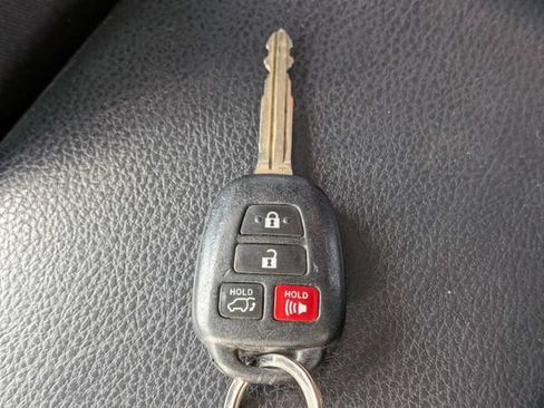 Used 2016 Toyota RAV4 XLE FWD image 33