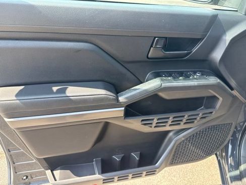 Used 2025 Toyota Tacoma SR5 AWD/4WD image 26