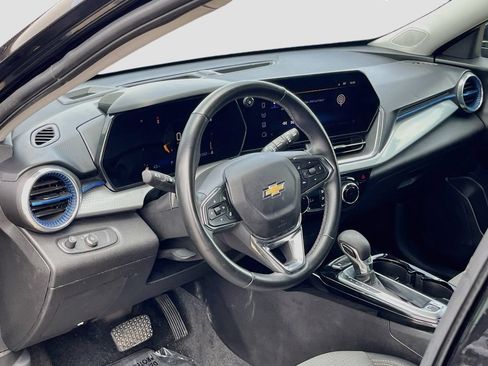 Used 2024 Chevrolet Trax LT w/ Driver Confidence Package FWD image 9