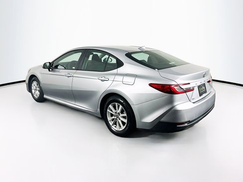 Used 2025 Toyota Camry LE image 5