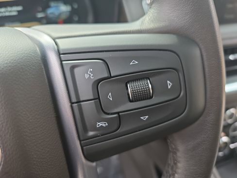 Used 2023 GMC Yukon XL SLT image 20