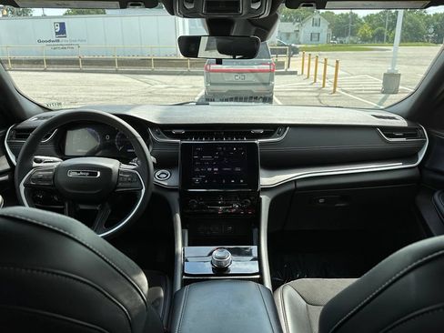 Used 2025 Jeep Grand Cherokee Altitude AWD/4WD image 49