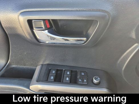 Used 2018 Toyota Tacoma TRD Sport w/ Technology Package image 8