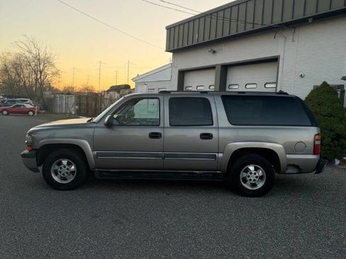 Used 2003 Chevrolet Suburban LS AWD/4WD image 4