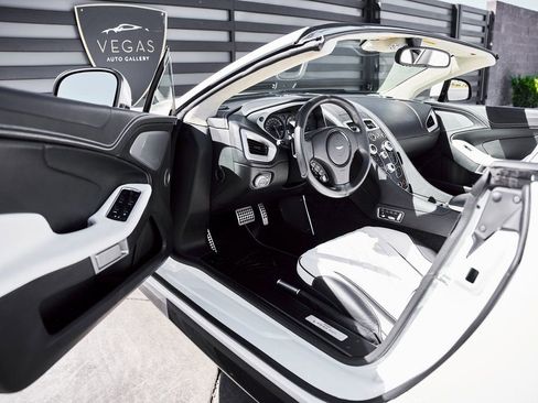 Used 2017 Aston Martin Vanquish S image 37