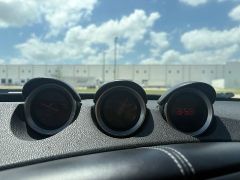 Used 2017 Nissan 370Z Coupe RWD image 33