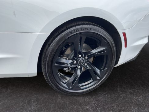 Used 2021 Chevrolet Camaro LT w/ Technology Package RWD image 9
