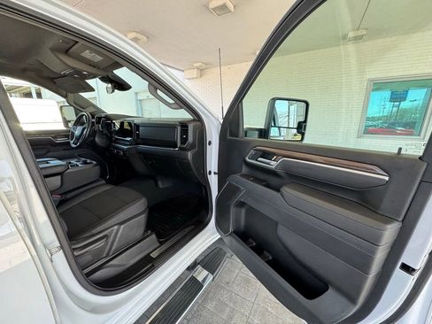 Used 2025 Chevrolet Silverado 3500 LT w/ Safety Package image 15