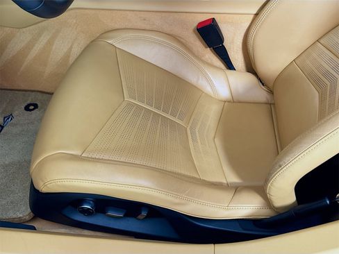 Used 2020 Chevrolet Corvette Stingray Premium Cpe w/ 3LT Preferred Equipment Group image 18