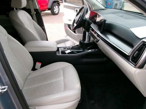 Used 2025 Kia Sorento S w/ Panoramic Sunroof Package image 19