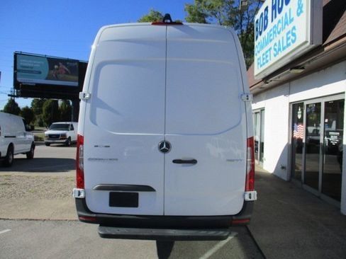 Used 2024 Mercedes-Benz Sprinter 2500 image 7