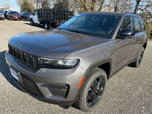 New 2025 Jeep Grand Cherokee Altitude image 5