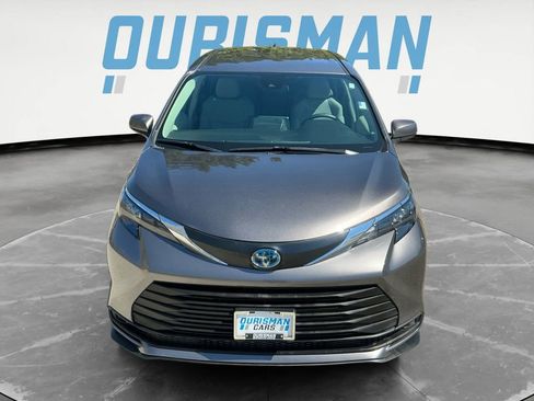Used 2024 Toyota Sienna LE FWD image 9