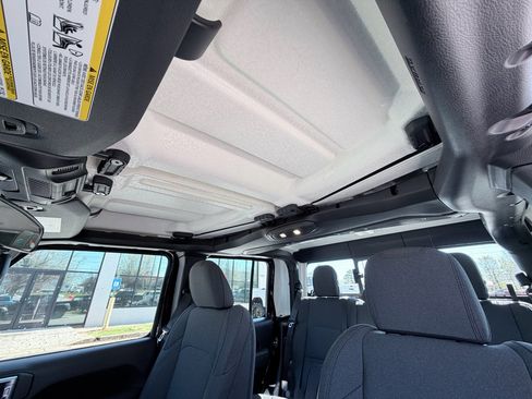 New 2026 Jeep Gladiator Sport image 10