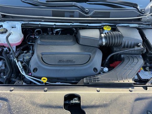 Certified 2025 Chrysler Pacifica Select image 23
