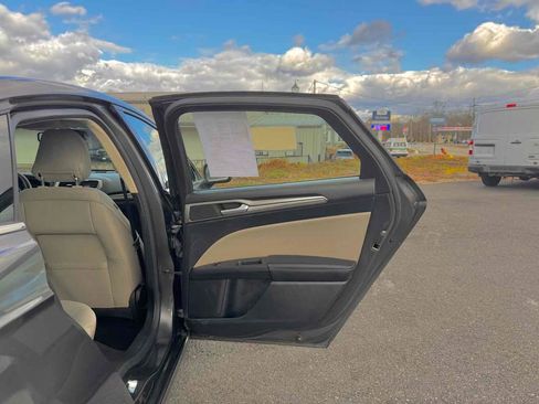 Used 2019 Ford Fusion S image 18