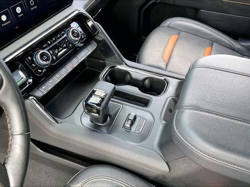 Used 2024 GMC Sierra 1500 AT4 w/ Technology Package AWD/4WD image 13
