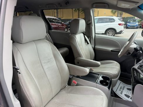 Used 2011 Toyota Sienna LE FWD image 12