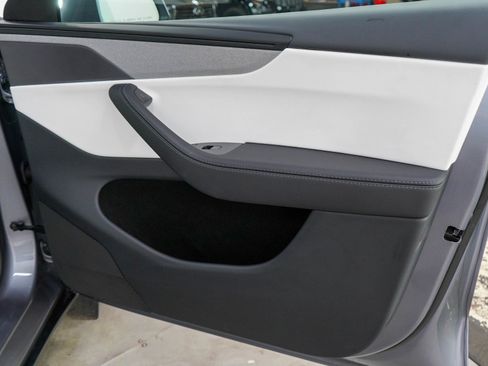 Used 2026 Tesla Model Y AWD image 9