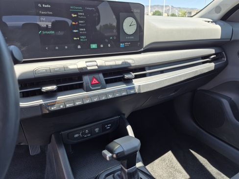 Used 2025 Kia K4 FWD image 11