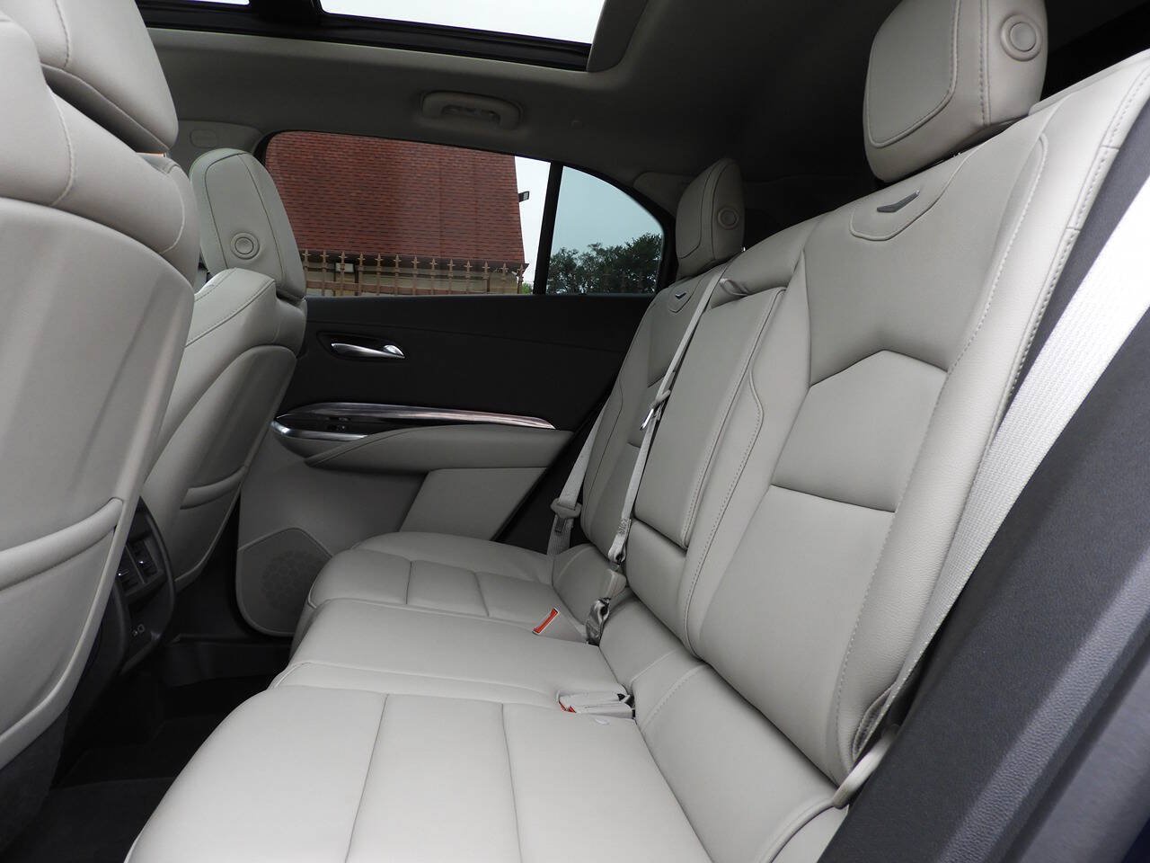 Used 2020 Cadillac XT4 Luxury w/ Cold Weather Package AWD/4WD image 22